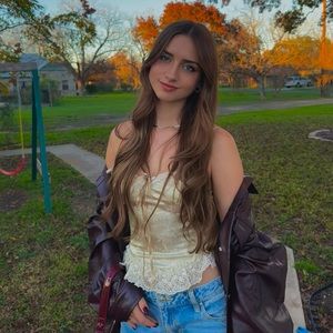 Meet your Posher, Analyn